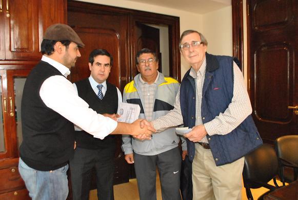 Entrega_de_subsidios_club_colon_002